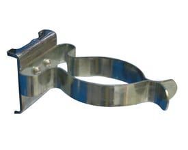 Fjederklemme med bagplade fra Maskinfabrikken Universal, Ø50mm, fremstillet af metal med dobbelte nitter og en fjederfunktion.