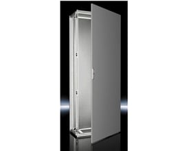 Rittal VX gulvskab, 800x2000x400 mm, med en åben låge der afslører den indre monteringsramme i stål.