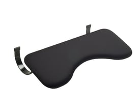 Matting Jobmate Single Arm Rest i sort tekstil med buet form, designet til at aflaste underarmen ved skrivebordet.