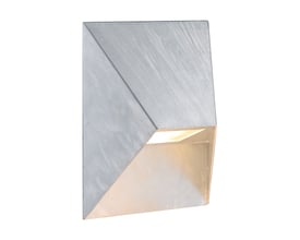 Vinklet frontbillede af Nordlux Pontio 15 væglampen i galvaniseret stål, der viser det moderne, arkitektoniske design.