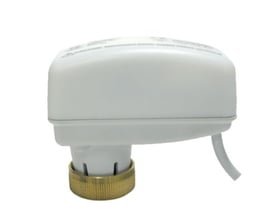 Sidevisning af Frese aktuator optima comp. 230V, der viser dens kompakte design og tilslutning til ventilen.