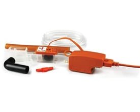 Kondensvandspumpekit fra Dantherm til HCC2 med orange pumpe, gennemsigtig slange og tilslutningsdele.