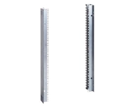 Schneider Electric 19-tommer 12U rammejern fremstillet i metal, med monteringshuller og en smal profil.