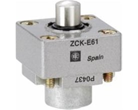 Detaljeret billede af Schneider Electric endestophoved F/XCK-J, viser stempelhovedet i metal med poleret finish.