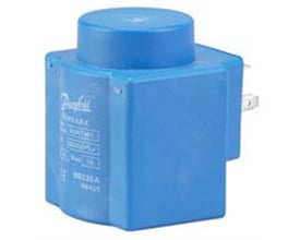 Detaljeret nærbillede af Danfoss Coil FI 24V DC 18W spole, viser de elektriske terminaler og mærkning med produktinformation.