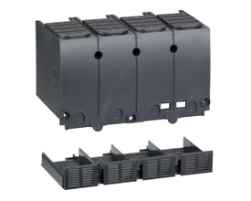 Schneider Electric klemmeafskærmning NSX100-250, 4P i mørkegrå plast med fire separate rum og tilhørende bundstykke.