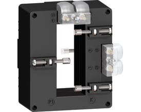 Schneider Electric strømtransformer 1500/5A KL1, 15VA i sort plast med synlige skruer og terminaler på en mørk baggrund.
