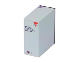 Carlo Gavazzi induktiv aftaster EI1805I020; den grå, rektangulære enhed har teksten »Inductive Sensor Relay« på fronten.