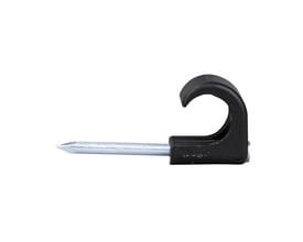 Detaljeret billede af Schneider Electric kabelclips, der viser det 45mm søm og den sorte PP-kappe.