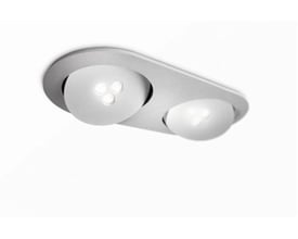 Philips Lighting Milo XXL II LED-vægarmatur i antracit set skråt med to runde lysåbninger i armaturets underside.