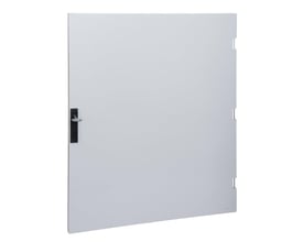 Schneider Electric PLM låge i grå polyester (RAL 7035) til NSYPLM108, måler 1056 x 852mm med sort greb.