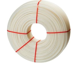 Golan Pipe Systems gulvvarmerør på rulle, 16x2,0 mm og 120 meter langt, holdt sammen af røde bånd.