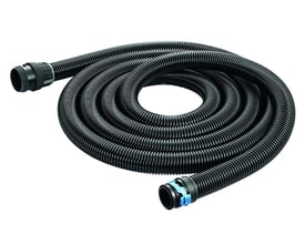 Nærbillede af Baier støvsugerslangens klikkobling med blå detaljer på den 5 meter lange Ø40mm slange.