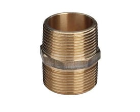 Detalje af Viega 2.1/2" dobbeltnippel, viser det præcise R-gevind og blanke overflade af rødgods.