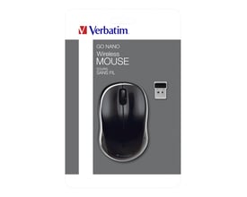 Emballagen til den sorte trådløse Verbatim Wireless Mouse GO NANO viser musen og den lille USB-modtager.