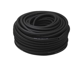 Sort flextrykluftslange i en tæt rulle på 50 meter, med tydelig mærkning 'SUPER FLEX HOSE 20 BAR'.
