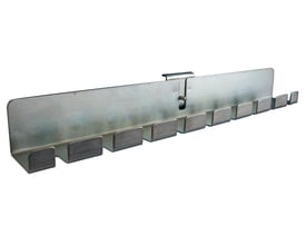 Ophæng til 9 file eller skruetrækkere fra Maskinfabrikken Universal i metal med en dobbelt bagplade, vist isoleret på hvid baggrund.