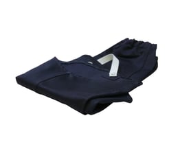 Kansas svejseærmer Antiflame i marineblå, foldet sammen og viser elastiklinningen og et lille mærke med logo.