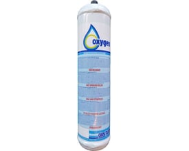 Engangsbeholder med 1 liter oxygen, 110 bar tryk, hvid med blå og gul "oxygen" logo og advarselstekster på flere sprog.
