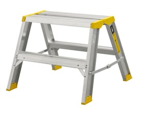 Stabil W.steps arbejdsbuk 55AB fra siden med 2+2 trin, vist i udfoldet position med mærkelogo synligt.