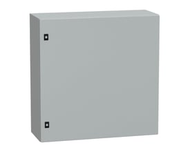 Lukket Schneider Electric CRN metal vægskab, 800x800x300mm, RAL7035, IP66, med to sorte beslag på fronten.