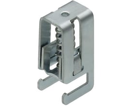 Nærbillede af Weidmüller skærmklemme KLBÜ CO 1, der viser fjederterminal og detaljer på metallet.