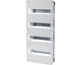 Oversigtsbillede af Fibox DIN-indsatsen monteret i et vægskab, viser vertikal opstilling med 4 rækker af 14 moduler.