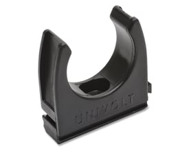 Nærbillede af en sort Dietzel 25mm HF rørholder i halogenfri plast, med UNIVOLT trykt på siden.