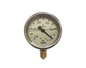 Wika vakuum manometer, glycerinfyldt med hvid urskive, sort viser og messingstuds. Måleområde -1,0 til 0 bar.