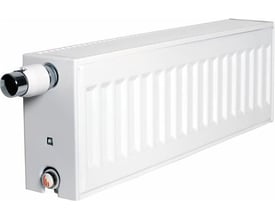 Purmo Ventil Compact CV22 lavkonvektor radiator i hvid RAL9016, H200 mm x L700 mm, med hvidt termostatstyringshoved.