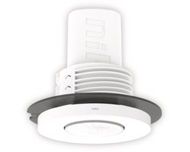 Niko P42MR 2-kanals master sensor med SnapFit-montering, hvid med mørkegrå kant, klar til installation i loft.