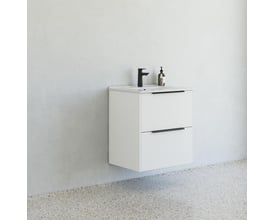 Dansani Mido+ Classic 61 cm møbelsæt i hvid mat monteret på en råhvid væg med moderne gulv.