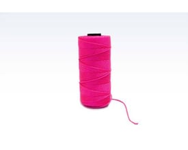 Pink nylon mursnor på 120 meter, 1,2 mm tykkelse, oprullet på en solid plastikkrydsspole.
