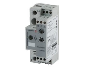 Carlo Gavazzi 1-polet analog-styret solid-state relæ med drejeknapper og tilslutningsklemmer, set skråt forfra.