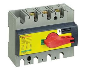 Schneider Electric Compact INS160 lastafbryder, 3-polet, 160A med gul mærkat og rød drejeafbryder, vist forfra.