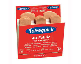 Rød Salvequick-dispenseræske med beige tekstilplastre, 6 æsker med 40 plastre i hver.