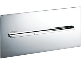 Viega Visign for More 104 betjeningsplade i aluminium forkromet med en elegant, aflang trykknap i midten på hvid baggrund.
