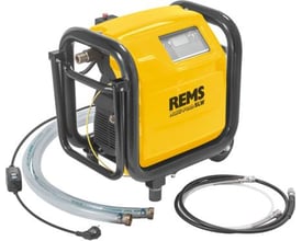 Rems Multi-Push SLW skylle- og trykprøveenhed med slanger og ledninger, præsenteret på hvid baggrund.