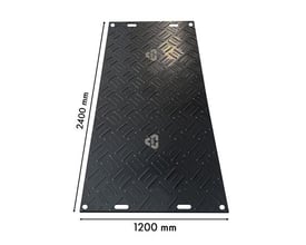 Sort køreplade Extreme 240x120 cm i 1,8 cm tykkelse, lavet af genbrugsplast med skridsikker mønster og målinger vist.
