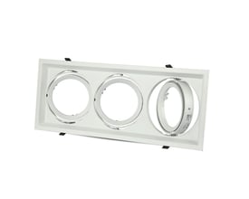 V-TAC Multi-funktions fatning til 3xAR111 spotlys, hvid aluminium med tre cirkulære åbninger og monteringsklemmer.