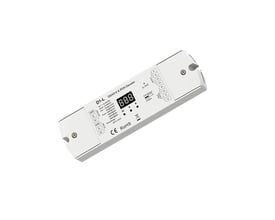 Hvid 1-kanals DMX512- og RDM-dekoder DMX.decoder.D1-L til 12–48 V DC, set skråt med display og tilslutningsklemmer.