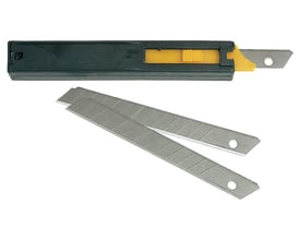 Ironside knæk-af-knivblade i SK5, 18 mm, vist sammen med en sort dispenser med gul skyder.
