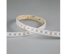 Fleksibelt Ansell Lighting P-Cell LED bånd med RGBW, 5 meter, 24V, IP65, viser tæt på båndet med 3M tape.