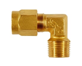 Messing vinkelunion med udvendigt gevind 8 mm x 1/8", viser 90 graders bøjning og SERTO logo.
