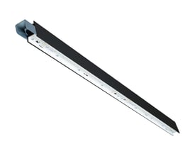 SG Armaturen Lineal Surface lysarmatur i sort aluminium, vist med LED-indsats og Dali-styring, 841 mm langt.