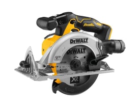 DeWalt 18V XR rundsav med kulløs motor, 165 mm klinge og 55 mm skæredybde. Savens gule og sorte greb og sølvfarvede detaljer ses tydeligt.