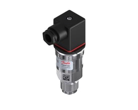 Danfoss MBS 33 tryktransmitter med G 1/2 tryktilslutning, fremstillet i Kina, med hvid mærkat og sort DIN-stik.