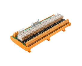 Weidmüller interfacemodul med relæ, RCL, 20-polet stik og skrueforbindelse ses skråt med orange sokkel og klare relæhuse.