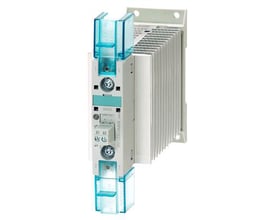 Siemens solid-state kontaktor 3RF2330-3AA22 med køleprofil, 30A, 24-230V/110-230VAC med ringkabeltilslutning.