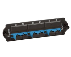 Lauritz Knudsen HD montageplade med 3xSC duplex singlemode porte og blå adaptere, nummereret fra 07 til 12.